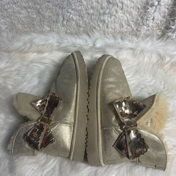 Ugg Mini Sequin Bow Bootie Gold Leather wool lining size10 - Picture 7 of 10